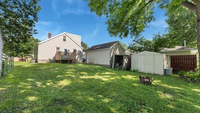 806 8th St SW, Willmar, MN 56201 - view of yard featuring a storage unit