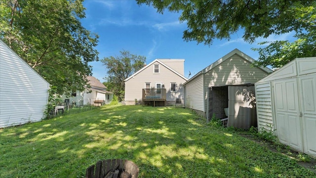 806 8th St SW, Willmar, MN 56201 - view of yard with a storage unit