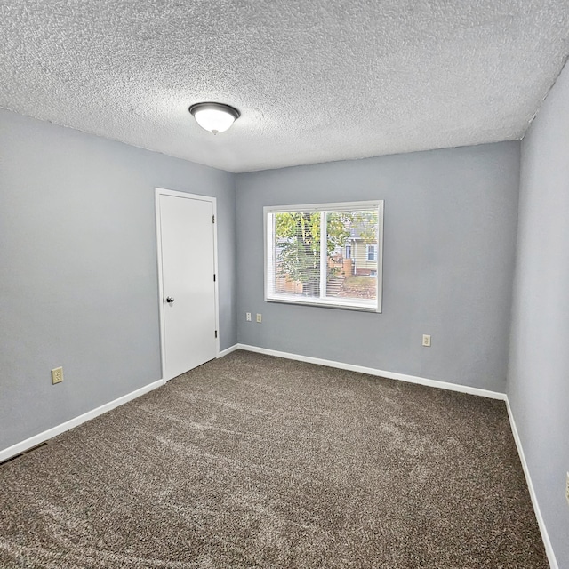 3253 Humboldt Ave N, Minneapolis, MN 55412 - unfurnished room with carpet flooring and a textured ceiling