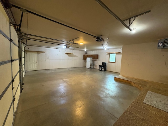 53030 254th Ave, Plainview Twp, MN 55964 - garage featuring a garage door opener