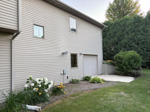 53030 254th Ave, Plainview Twp, MN 55964 - view of side of home featuring an attached garage and a yard