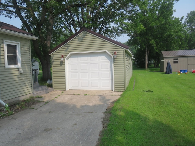 904 12th St N, Benson, MN 56215 - detached garage with concrete driveway