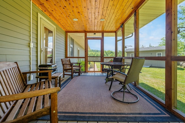 W5136 Hale Ct, Farmington Twp, WI 54636 - sunroom with healthy amount of natural light