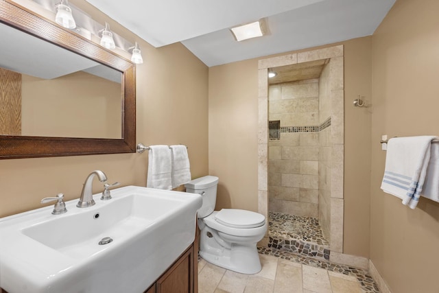 1762 Canyon Ln, New Brighton, MN 55112 - bathroom featuring a tile shower and vanity