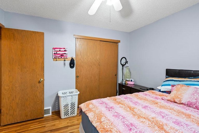 2813 Ohenry Rd, Brooklyn Center, MN 55430 - bedroom featuring wood finished floors, a closet, a textured ceiling, and ceiling fan