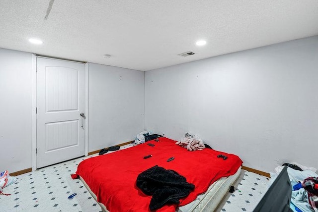 2813 Ohenry Rd, Brooklyn Center, MN 55430 - bedroom featuring a textured ceiling and recessed lighting