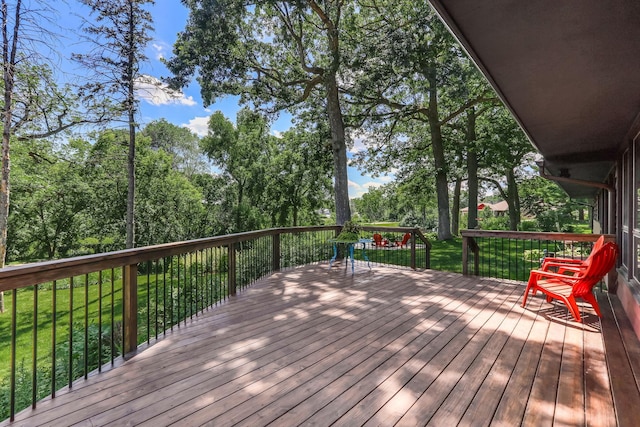789 Viking Dr E, Little Canada, MN 55117 - deck featuring a yard