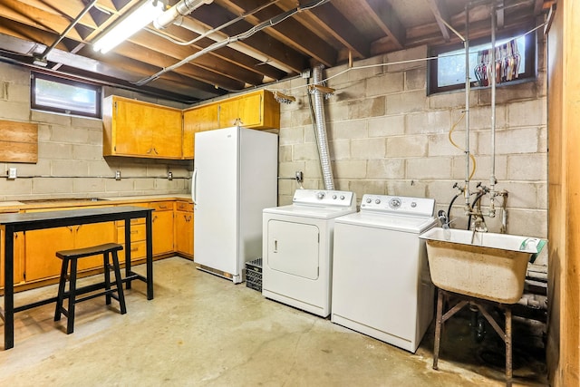 789 Viking Dr E, Little Canada, MN 55117 - laundry room featuring cabinet space and washing machine and dryer
