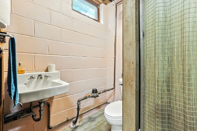 789 Viking Dr E, Little Canada, MN 55117 - full bath with a shower and concrete flooring
