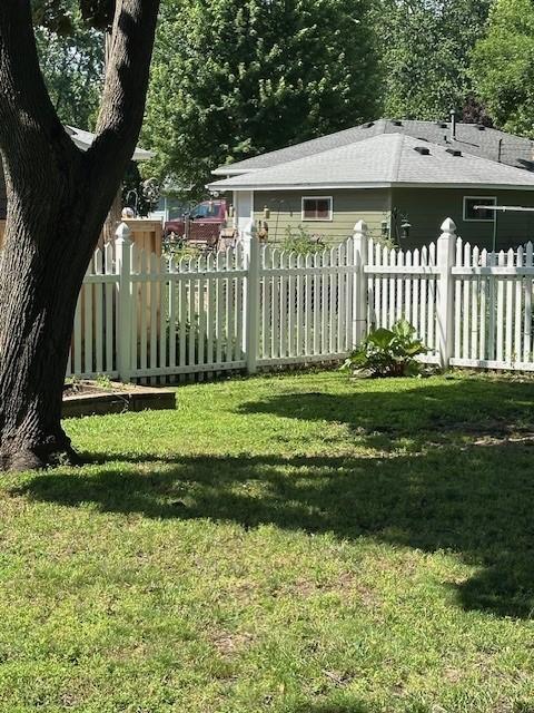5025 Wilshire Blvd, Crystal, MN 55429 - view of yard