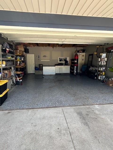 5025 Wilshire Blvd, Crystal, MN 55429 - view of garage