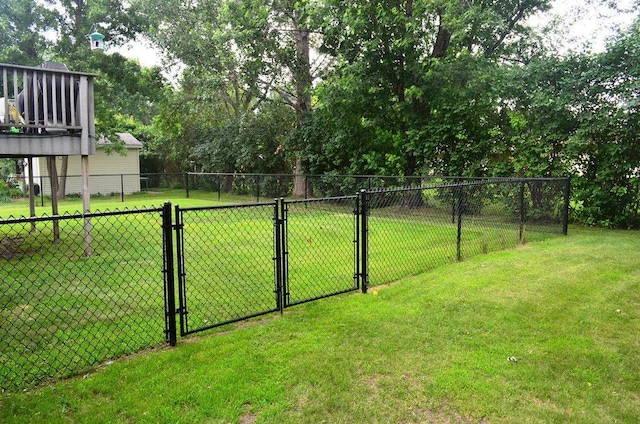 1120 Madisson St, Alexandria, MN 56308 - view of yard with a gate