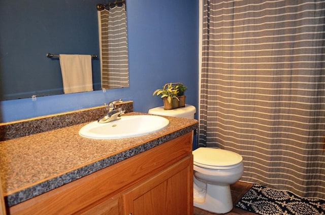 1120 Madisson St, Alexandria, MN 56308 - bathroom featuring vanity and curtained shower