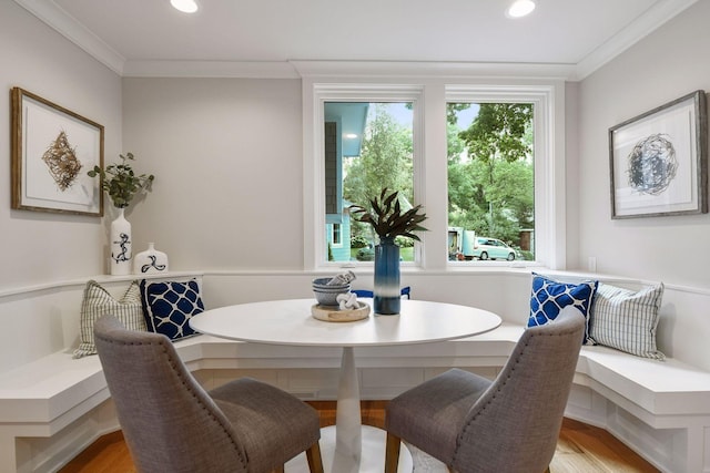 2462 Lafayette Rd, Minnetonka Beach, MN 55391 - dining space featuring breakfast area, recessed lighting, and ornamental molding