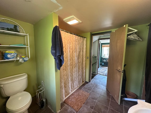 402 Grouse St, Sandstone, MN 55072 - full bath featuring tile patterned flooring and curtained shower
