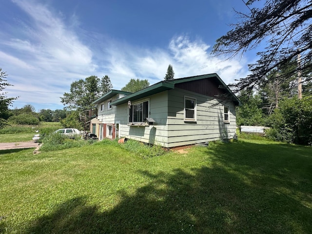 402 Grouse St, Sandstone, MN 55072 - view of side of home featuring a yard