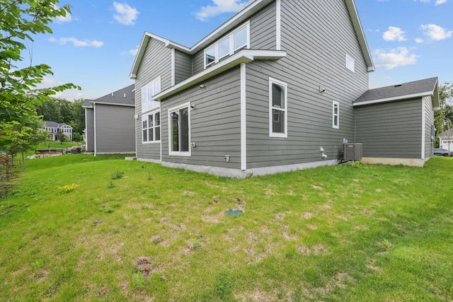 5370 Fountain Ln N, Plymouth, MN 55446 - back of house with a lawn