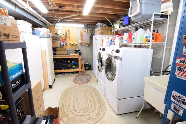15620 45th Ave N, Plymouth, MN 55446 - washroom featuring washing machine and dryer and electric panel