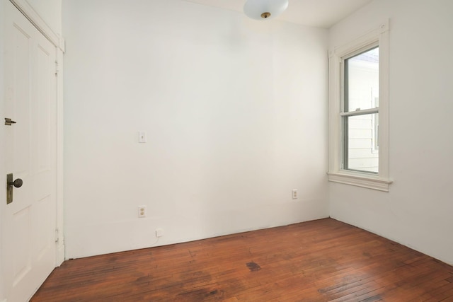 129 Morton St E, Saint Paul, MN 55107 - unfurnished room with hardwood / wood-style floors