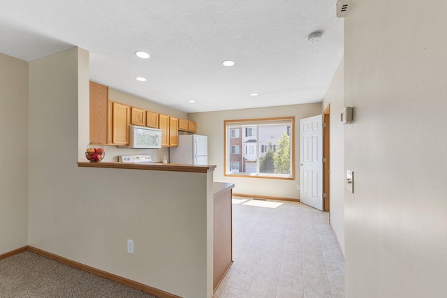 4964 Emmit Dr N Unit 3, Hugo, MN 55038 - kitchen featuring recessed lighting, white appliances, and a peninsula