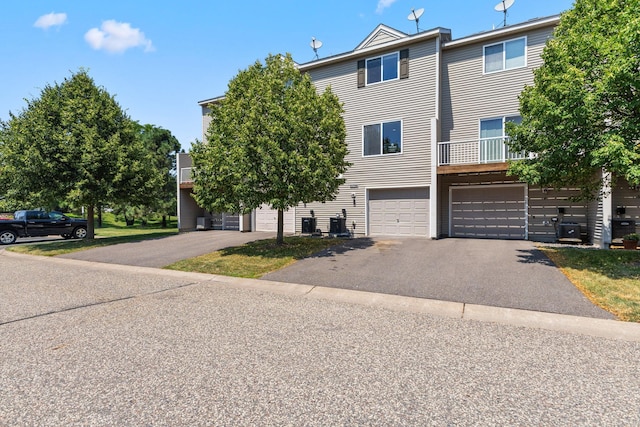 4964 Emmit Dr N Unit 3, Hugo, MN 55038 - view of front facade featuring driveway and an attached garage