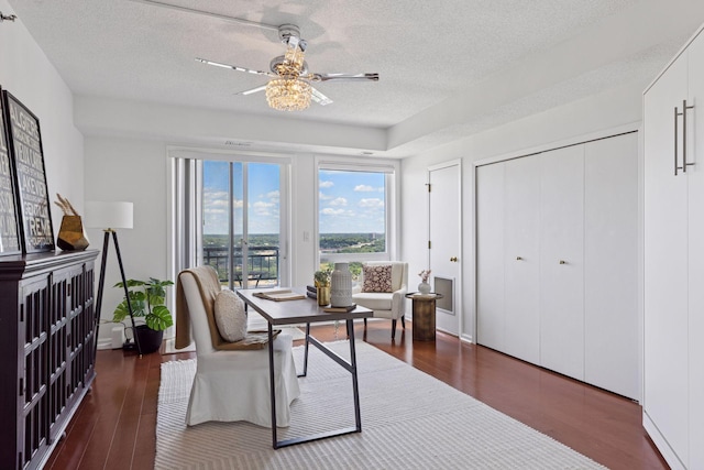168 6th St E Unit 3004, Saint Paul, MN 55101 - dining area featuring wood finished floors, a textured ceiling, and ceiling fan