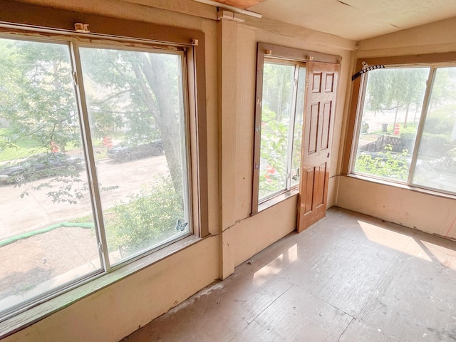629 Farrington St, Saint Paul, MN 55103 - unfurnished sunroom featuring healthy amount of natural light