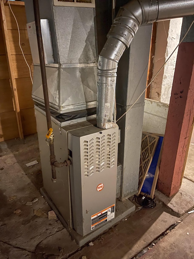 629 Farrington St, Saint Paul, MN 55103 - utility room featuring heating unit