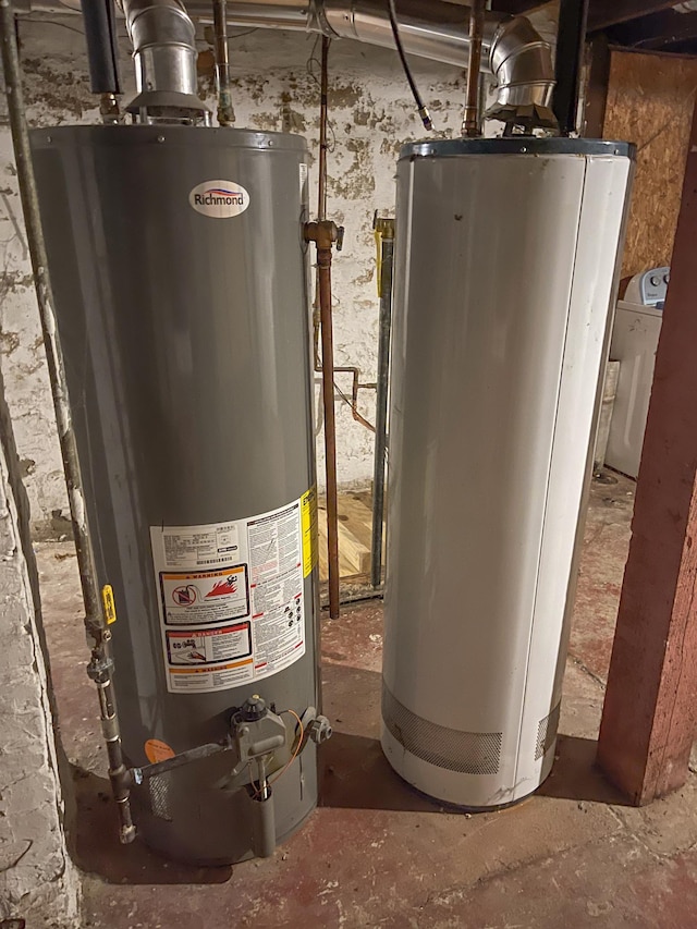 629 Farrington St, Saint Paul, MN 55103 - utility room featuring water heater and washer / clothes dryer