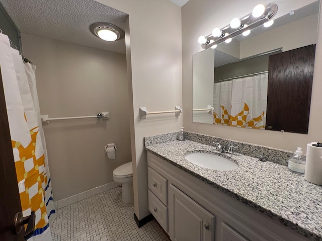 2485 Londin Ln E Unit 418, Maplewood, MN 55119 - bathroom with vanity and tile patterned flooring