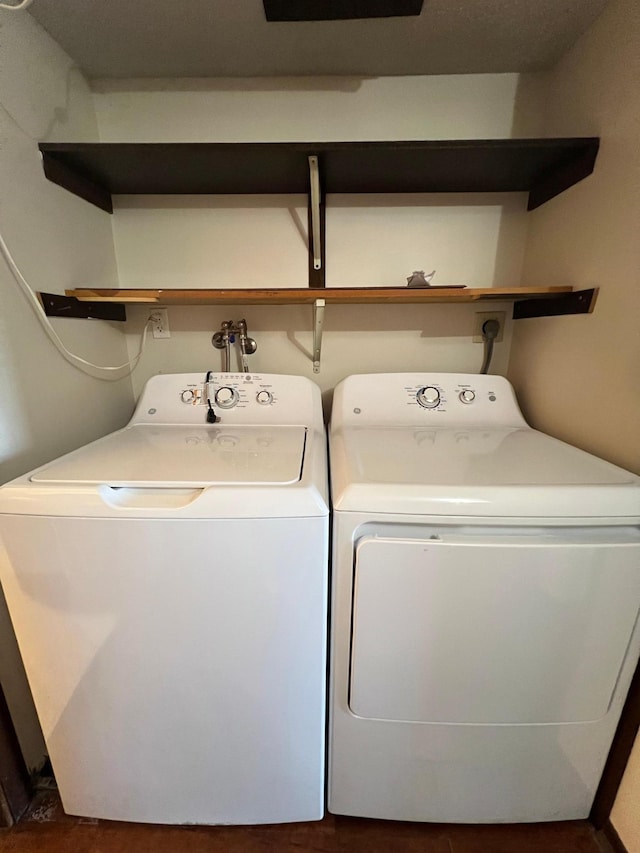 2485 Londin Ln E Unit 418, Maplewood, MN 55119 - washroom featuring washer and clothes dryer