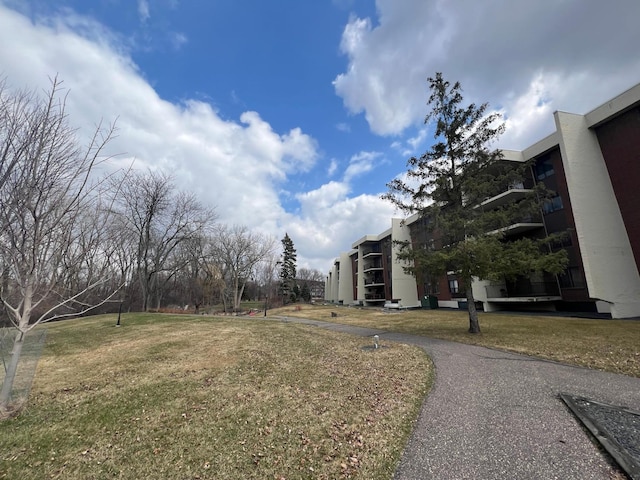 2485 Londin Ln E Unit 418, Maplewood, MN 55119 - surrounding community featuring a yard