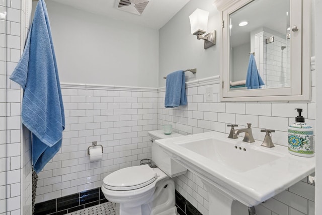 2612 52nd St, Minneapolis, MN 55410 - bathroom with tile walls and a wainscoted wall