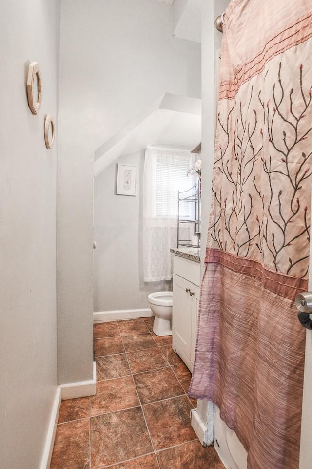 400 Blair Ave, Saint Paul, MN 55103 - bathroom featuring baseboards and vanity