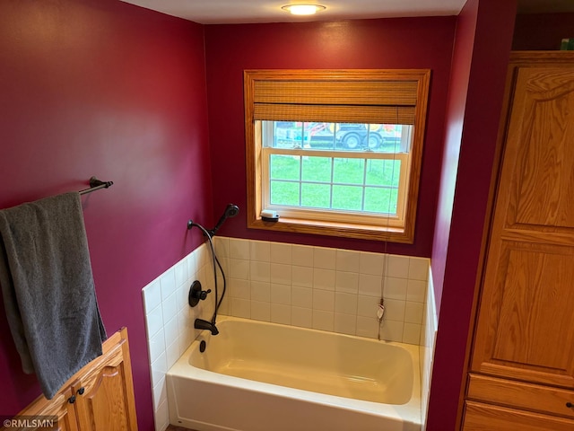 W5168 Lake Rd, Warner Twp, WI 54437 - full bath featuring a bath