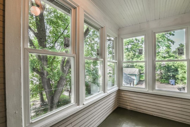 3339 Aldrich Ave N, Minneapolis, MN 55412 - view of unfurnished sunroom