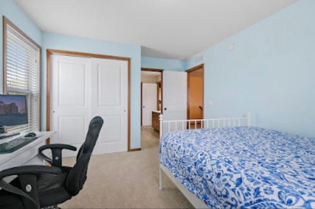 15850 Elmwood Ln, Apple Valley, MN 55124 - carpeted bedroom featuring a closet and a desk