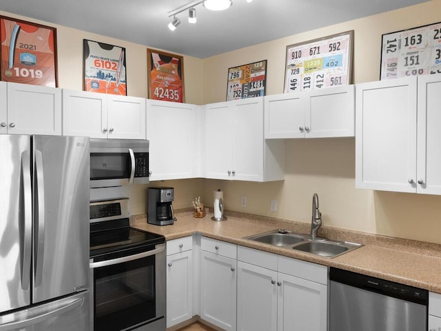 13580 Technology Dr Unit 3306, Eden Prairie, MN 55344 - kitchen with stainless steel appliances, white cabinetry, and light countertops