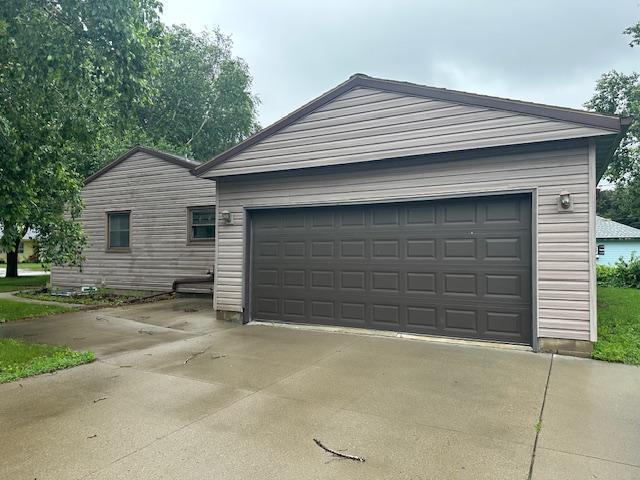 616 11th St, Montevideo, MN 56265 - photo 1
