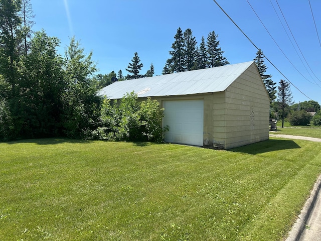 502 1st Ave SW, Baudette, MN 56623 - detached garage featuring driveway