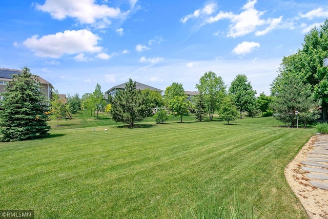 3631 Woodcrest Cir, Eagan, MN 55123 - view of grassy yard