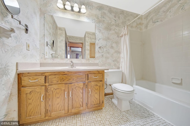 911 Lawnview Ave, Shoreview, MN 55126 - full bath with wallpapered walls, shower / tub combo, and vanity