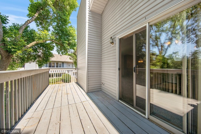 911 Lawnview Ave, Shoreview, MN 55126 - view of deck