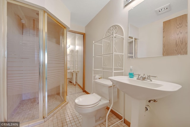 911 Lawnview Ave, Shoreview, MN 55126 - full bathroom featuring a stall shower and tile patterned floors