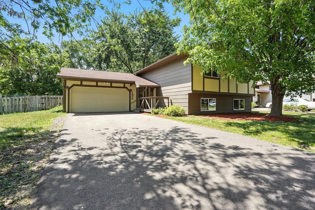 1925 Betty Jane Ct N, Saint Paul, MN 55109 - photo 1