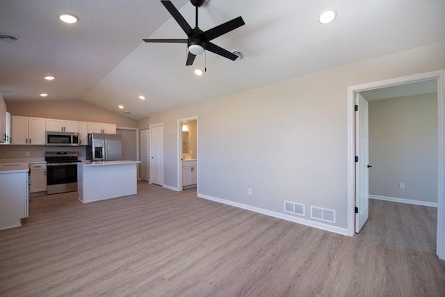 3101 Scotch Ln, Mankato, MN 56001 - kitchen featuring stainless steel appliances, open floor plan, light wood-style flooring, ceiling fan, and vaulted ceiling