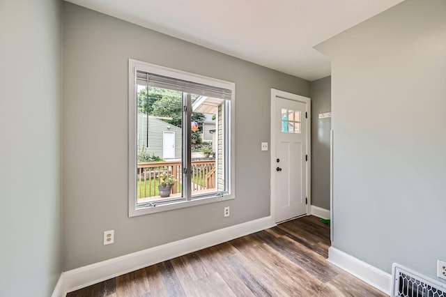 1076 Wilson Ave, Saint Paul, MN 55106 - foyer with wood finished floors