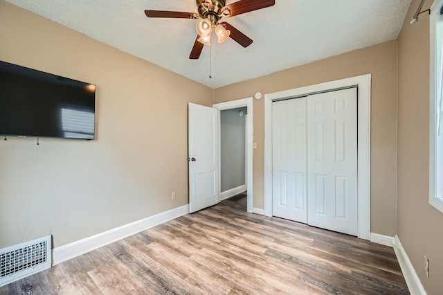 1076 Wilson Ave, Saint Paul, MN 55106 - unfurnished bedroom with wood finished floors, a closet, and ceiling fan