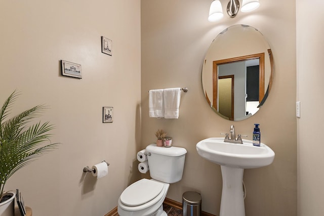 4940 Underwood Ln N Unit 4940B, Plymouth, MN 55442 - bathroom featuring toilet and baseboards