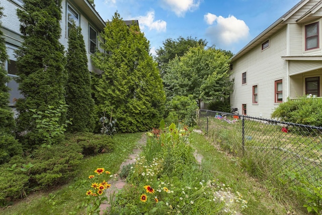 2416 13th Ave S, Minneapolis, MN 55404 - view of yard
